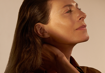 Chances are if you're reading this you have dry skin. Flakiness, irritation and tightness are all common features of this skin type, all of which can be very uncomfortable to deal with. Dry skin types are extremely common, but there are moisturisers specifically formulated to help treat and soothe dry skin. It's important for those with this skin type to have the best moisturiser with a rich and comforting texture for long lasting nourishment.