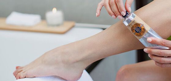 HOW TO APPLY OUR <br> SHEA BUTTER FOOT CREAM
