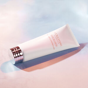 Reine Blanche Glow-Revealing Exfoliating Scrub, AU (2) 75 ml | L’Occitane en Provence
